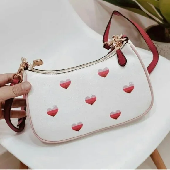 Coach Teri Shoulder Bag With Stripe Heart Print CA251